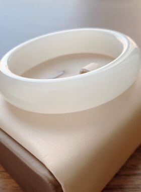 58.2圈口白玉平安镯和田玉梧桐