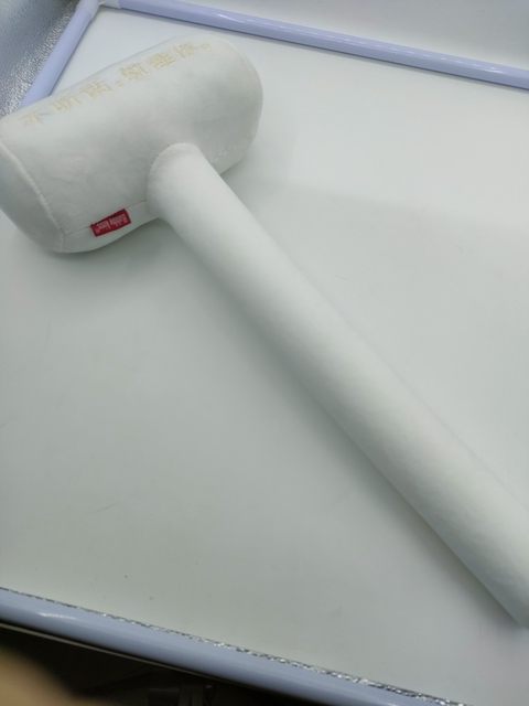 Customized pure white plush hammer with text, oversized live auction hammer, car dealer, car rear window ornament toy