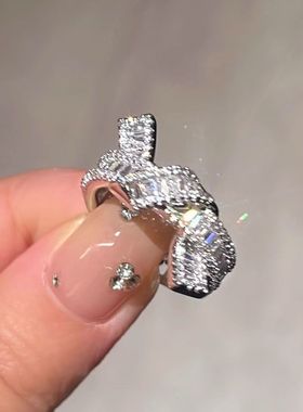 排钻纽结戒指锆石银色