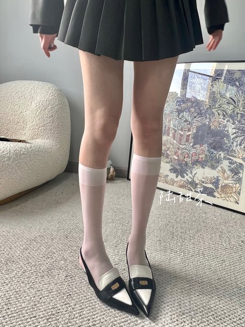Sweet ultra-thin milky white stockings piled stockings