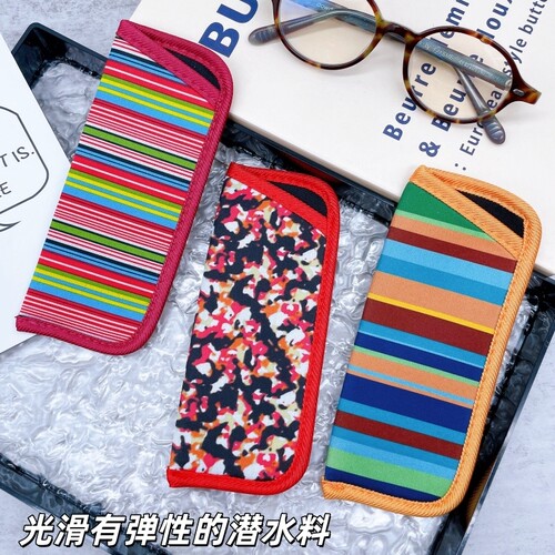 日单潜水料印花小号老花镜袋眼镜包收纳防摔挂钩挂包花镜儿童镜袋 - 图0