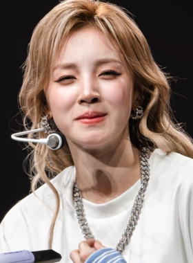 欧洲明星宋雨琦广州见面