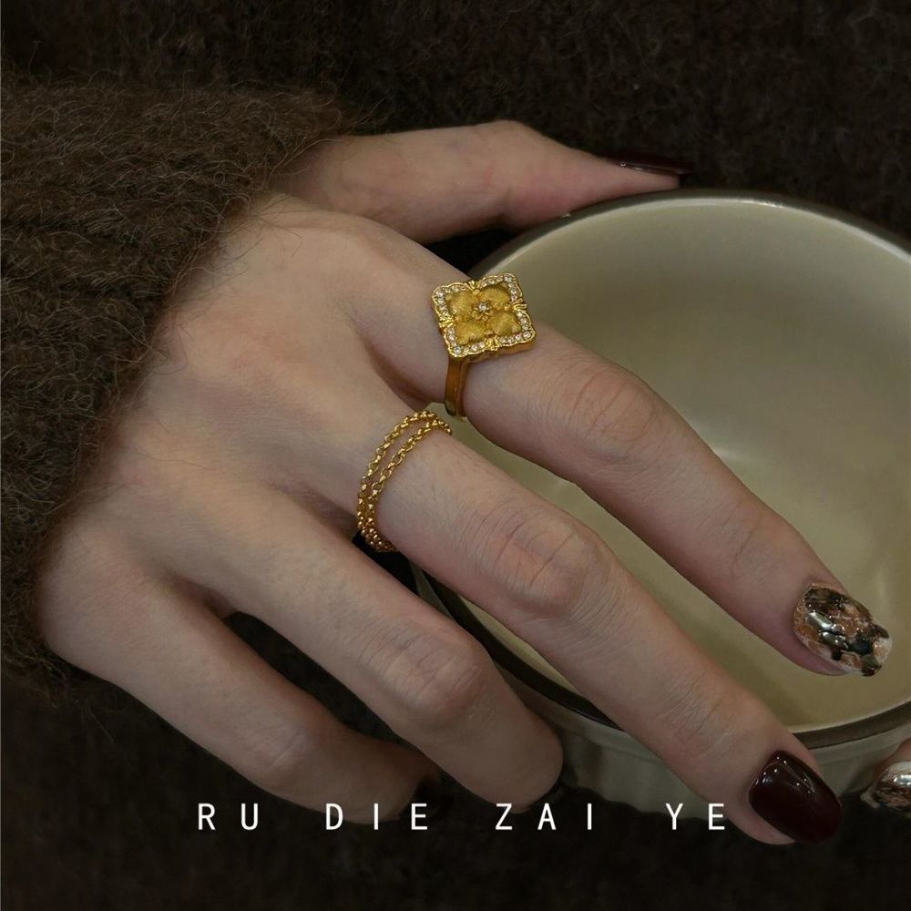 Kuning vintage middle-aged cloth Qifeng four-leaf ring light luxury high-end pull adjustable autumn and winter ring