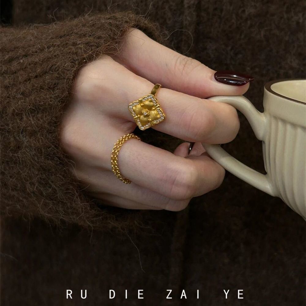 Kuning vintage middle-aged cloth Qifeng four-leaf ring light luxury high-end pull adjustable autumn and winter ring
