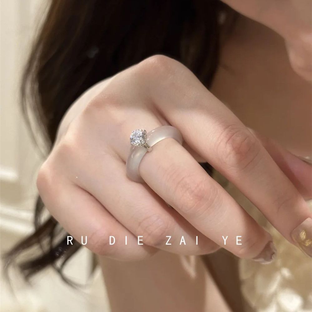 Kuning Plain Jade Brings Light ~ New Chinese Style White Chalcedony Zircon Ring Classic Round Diamond Light Luxurious and High-end Ring