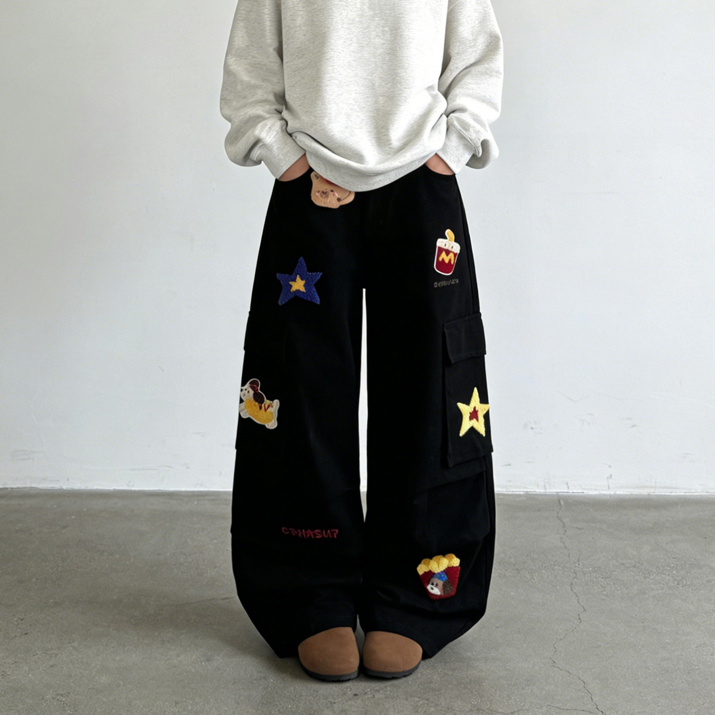 胖mm大码美式黑色卡通刺绣多口袋工装牛仔裤女宽松高腰显瘦阔腿裤,淘宝优惠券,粉丝福利购,淘宝优惠卷