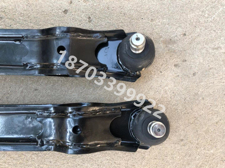 适配鸿日S1电动汽车配件前下支臂前下摆臂下肢臂下悬架臂胶套托臂 - 图1