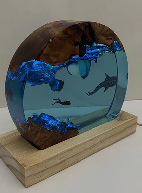 手工制作海底世界景观圆形树脂实木鲸鲨潜水员小夜灯氛围灯摆件