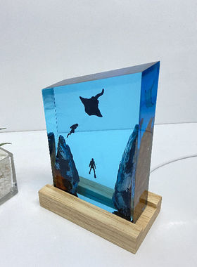 海底世界潜水员和蝠鲼魔鬼鱼小夜灯床头灯氛围灯深海装饰礼物摆件