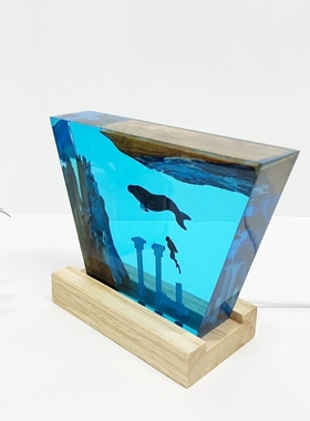 海洋溶洞景观罗马柱座头鲸鱼潜水员小夜灯床头灯氛围灯摆件礼物