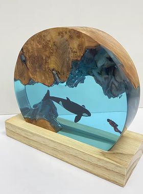 手工制作圆形海底世界虎鲸鱼和潜水员实木树脂小夜灯氛围灯摆件