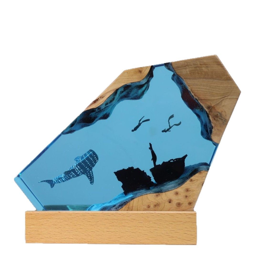 实木树脂海底世界景观鲸鲨鱼和潜水员小夜灯床头灯氛围灯摆件礼物 - 图3