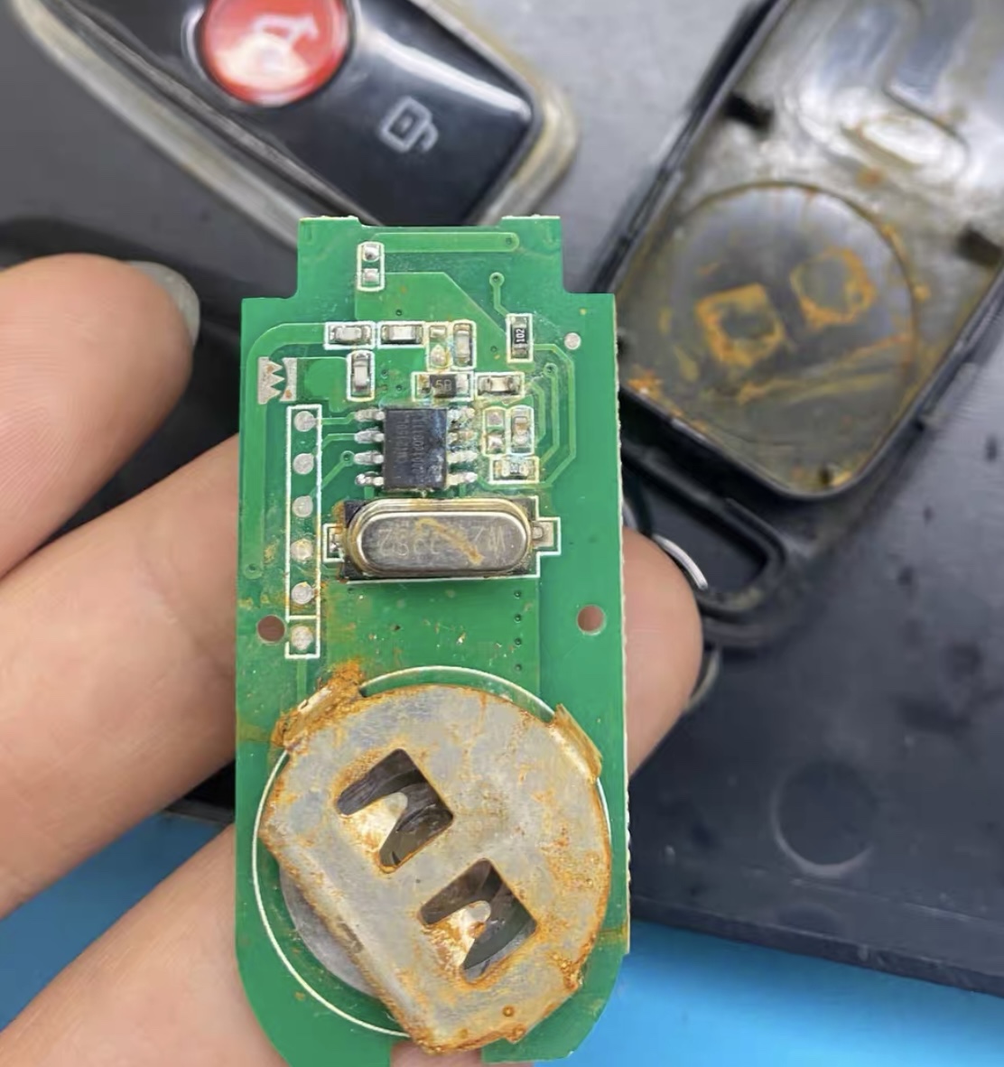 小牛电动车遥控器无反应修复进水坏摔坏洗衣机洗坏的小牛钥匙维修-图3