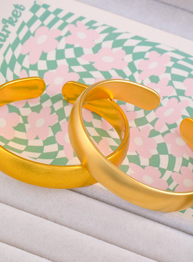 黄金色沙金亮面泥鳅背手镯高级感开口镯磨砂拉丝哑光泥鳅背手环女