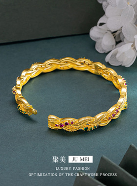 黄金色卡扣红绿宝石羽毛手镯沙金镂空百搭红绿宝石女花丝雕刻
