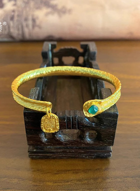 女士强保色越南沙金古法工艺扎基拉姆绿色锤纹糖塔开口手镯手环女