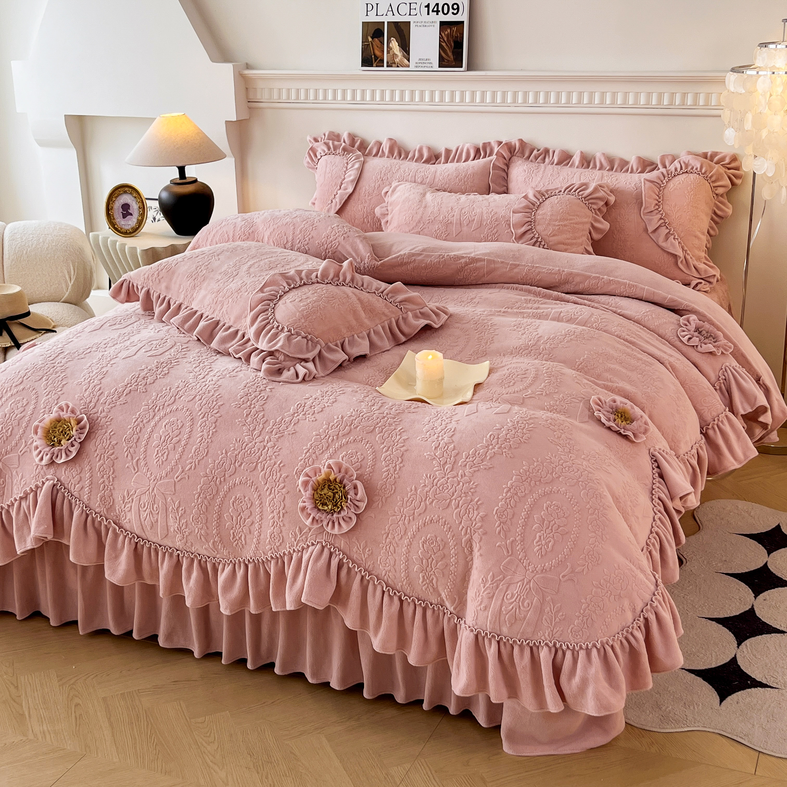 冬季雕花牛奶绒四件套加厚保暖床裙款床盖款法式双面珊瑚绒被套罩