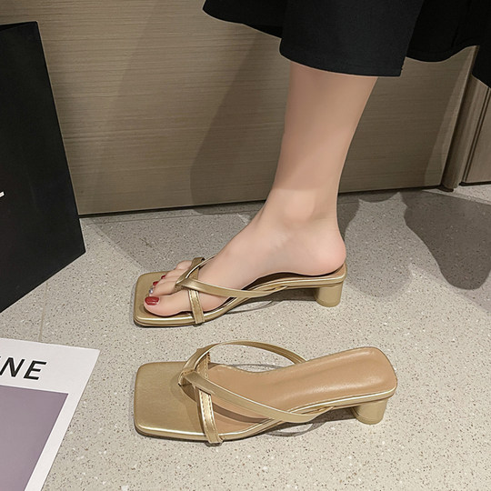 Open-toed square-headed thin-banded flip-flops for women wearing outside