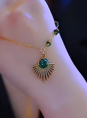 复古祖母绿色孔雀开屏锁骨链轻奢小众设计感吊坠女优雅百搭项链潮