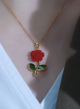 新款时尚轻奢玫瑰花项链红色植绒花朵吊坠轻奢小众独特设计感配饰