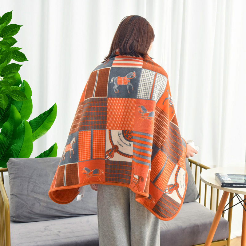 High-density heat-storage arctic velvet + multifunctional buckle blanket