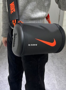 耐克Nike 男女黑橙色个性百搭水桶包随身健身训练包 BG017-016A