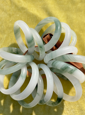 新疆天山手镯满圈翡翠晕染葡萄肉冰果绿各种飘花山水意境翠色手镯