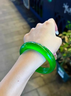 祖母绿玉手镯翡翠色玉镯帝王绿玉石镯子女款冰种石英岩玉镯送礼物