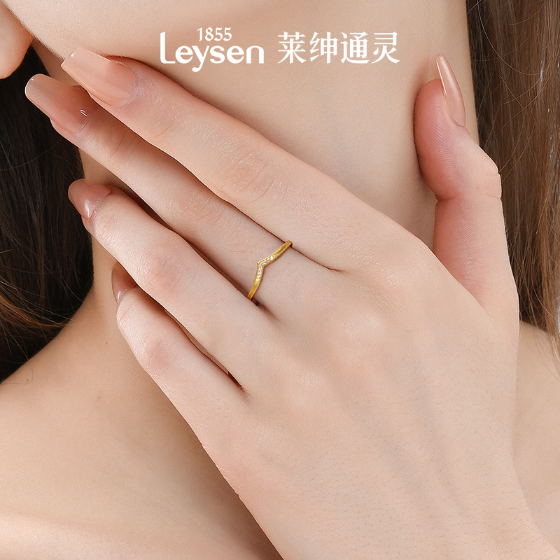 莱绅通灵缘定金誓V字 古法黄金足金999钻石戒指排戒 - 图2