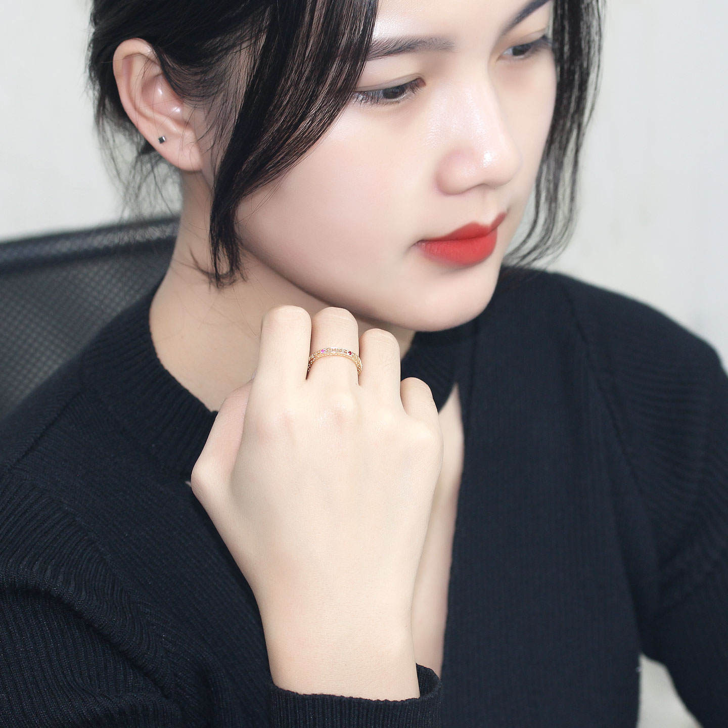彩虹摩天轮18K黄金天然红蓝宝石祖母绿钻石满圈戒指 个性镂空指环 - 图2