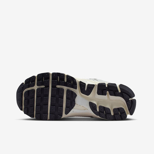 NIKE耐克女鞋秋新款银灰VOMERO 5大童复古老爹鞋跑步鞋IM9467-001 - 图3