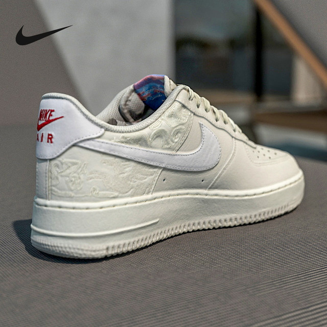 ເກີບຜູ້ຊາຍ NIKE Nike Air Force 1 ປີມ້າຈໍາກັດປີໃຫມ່ AF1 embroidered sneakers ກິລາ IQ1119-011