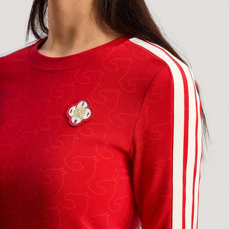 阿迪达斯三条纹马年新年款红色亲肤修身长袖26春女圆领T恤 KW4676,淘宝优惠券,粉丝福利购,淘宝优惠卷