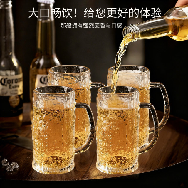 ຈອກເບຍທີ່ເບິ່ງສູງ 2 ຕ່ອນ ແລະ ແກ້ວເຫຼົ້າແວງທີ່ມີປາຍແຫຼມ