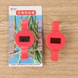 Шреддер из бобов с большими руками -разбросанными почечными бобами измельченные бобы измельченные бобы измельченные бобы