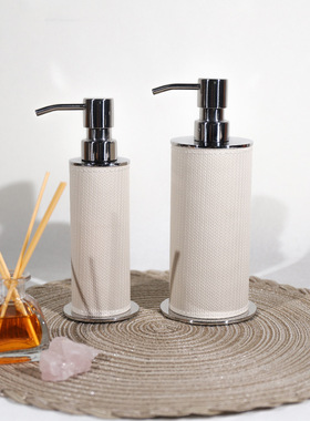 美宅现轻奢不锈钢皮革卫浴套件皂液器乳液按压器样板间软装配套