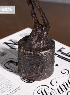 创意抽象艺术雕塑金属人物小摆件样板房间中式复古家居装饰工艺品