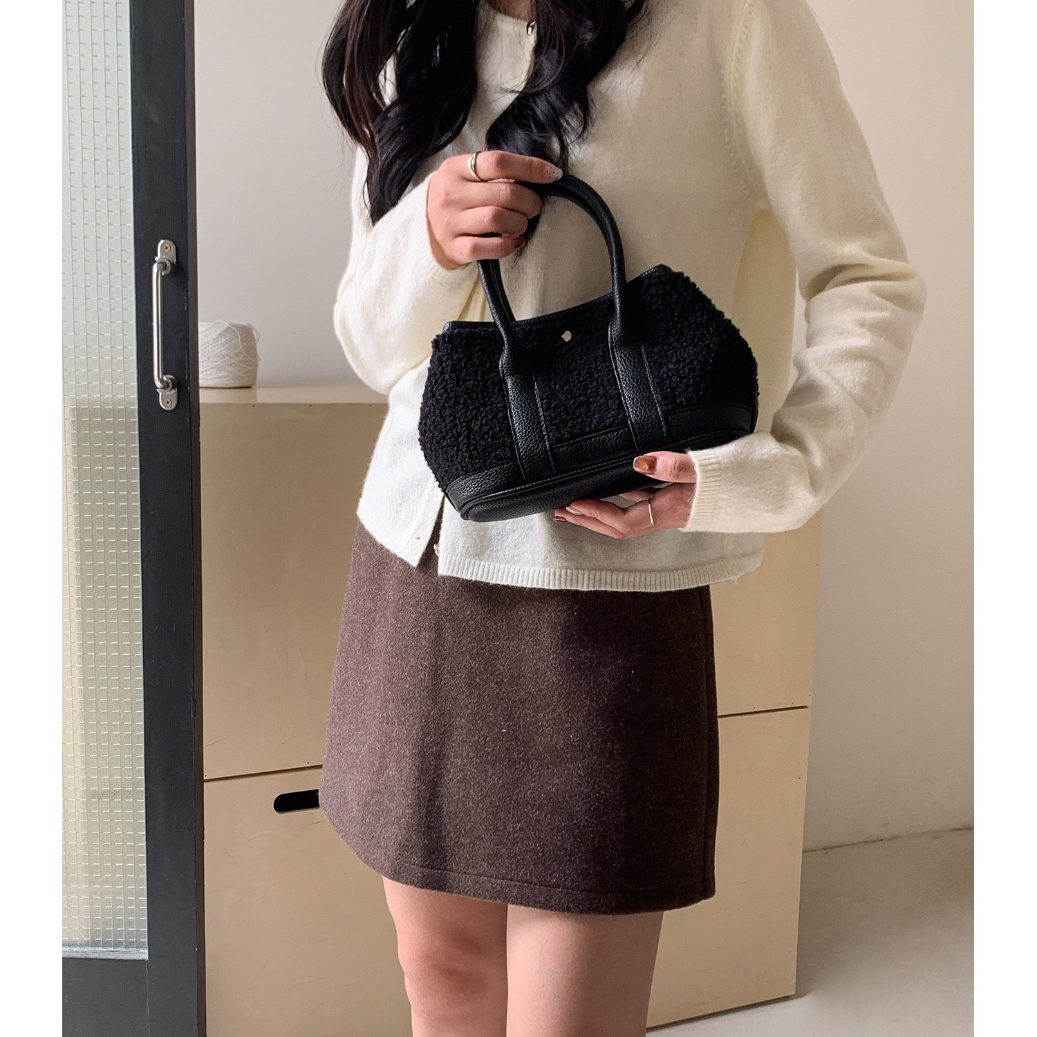 欧比 小众设计感ins风可爱毛绒绒花园手提包轻奢简约百搭斜挎包女 - 图3