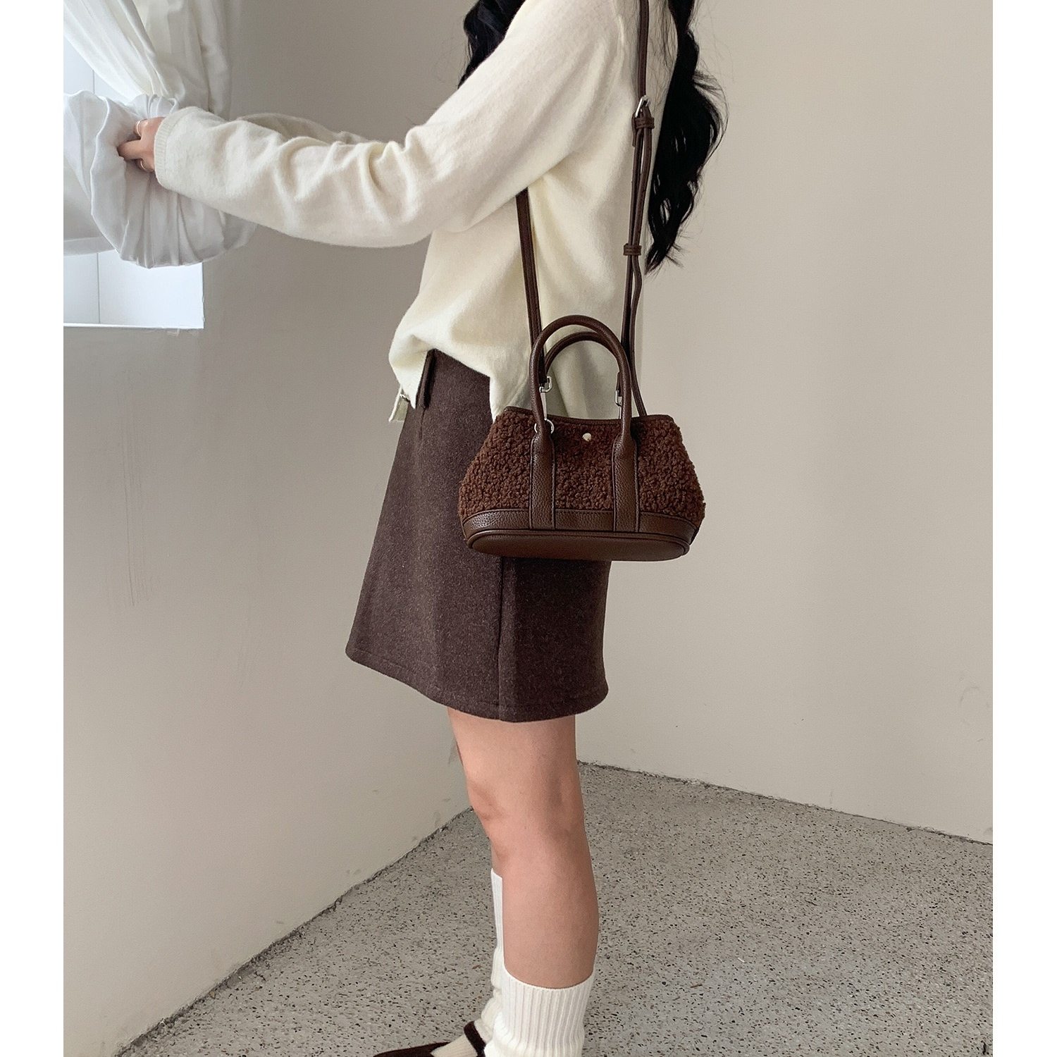 欧比 小众设计感ins风可爱毛绒绒花园手提包轻奢简约百搭斜挎包女 - 图0