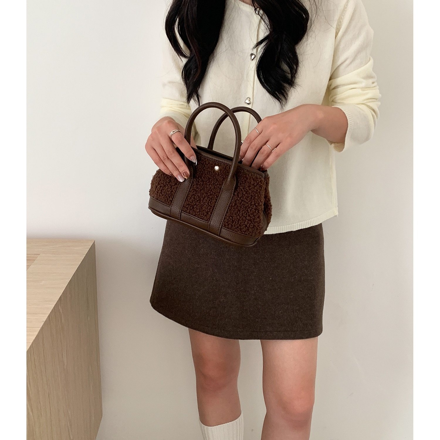 欧比 小众设计感ins风可爱毛绒绒花园手提包轻奢简约百搭斜挎包女 - 图1