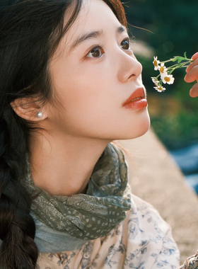 森系文艺绿色碎花围巾女秋冬复古丝巾披肩高级感百搭褶皱纯色围脖
