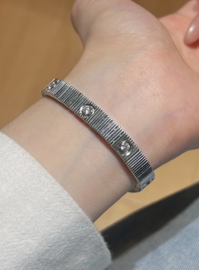 新品大牌范卡卡手链cnc重工镶嵌手工手链高级奢华闺蜜礼物v金手链