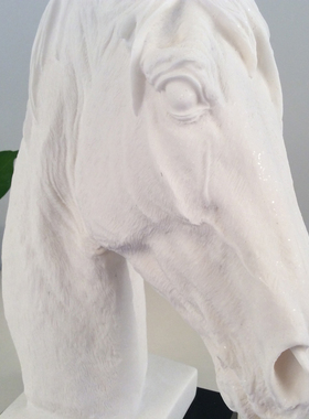 白色马头开业礼品书房桌面摆件