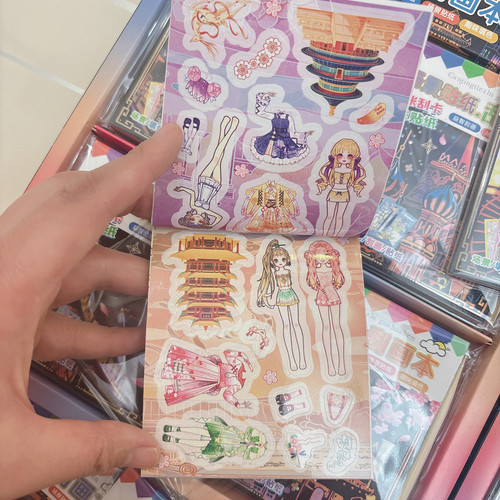 新款女孩场景贴纸刮画本儿童益智DIY趣味填色图画幼儿园卡通涂色 - 图3