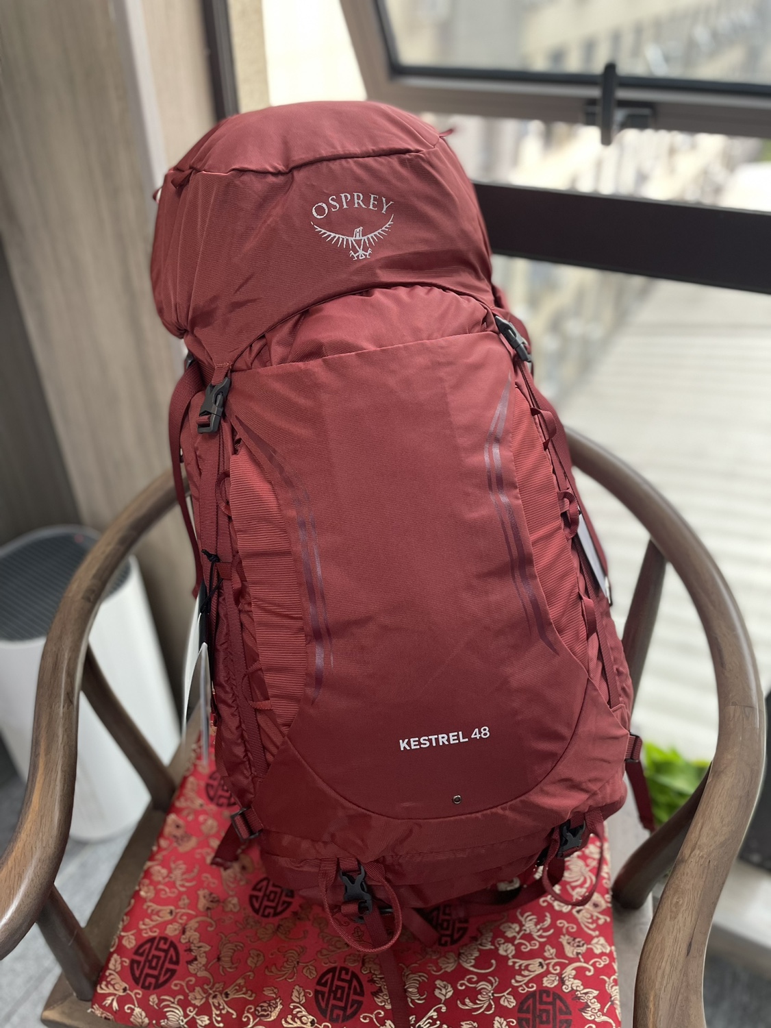 Osprey Kestrel户外小鹰58升徒步登山双肩背包男女防水36L38L48L - 图1