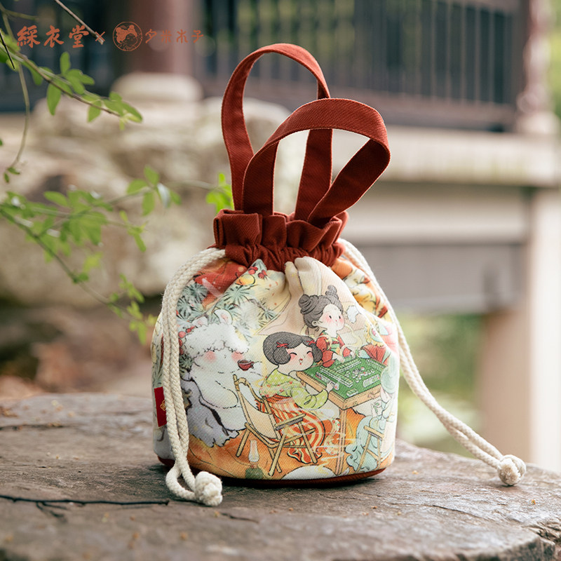 彩衣堂夕米木子国风新年抽绳束口袋手提拎遛弯斜挎水桶领证包礼物,淘宝优惠券,粉丝福利购,淘宝优惠卷