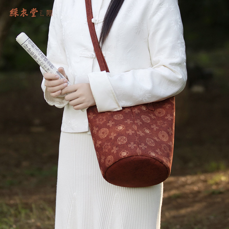 彩衣堂国风复古水桶包传统纹样单肩斜挎腋下红大容量新年汉服礼物,淘宝优惠券,粉丝福利购,淘宝优惠卷