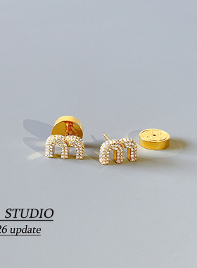 YANSTUDIO/M字母迷你水钻耳钉女