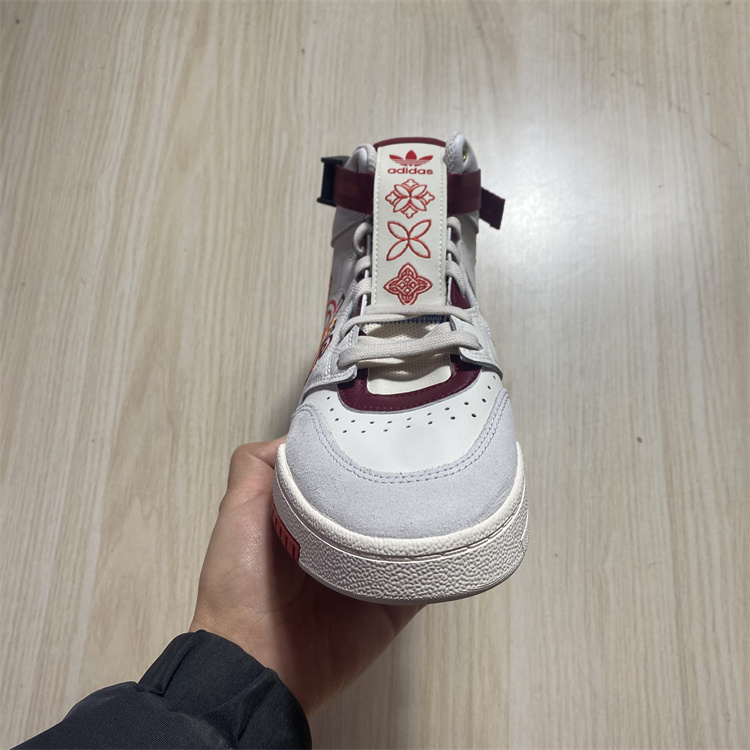 阿迪达斯 ADIDAS CNY 男女虎年中国年中帮休闲板鞋GX8881 GX8880 - 图0