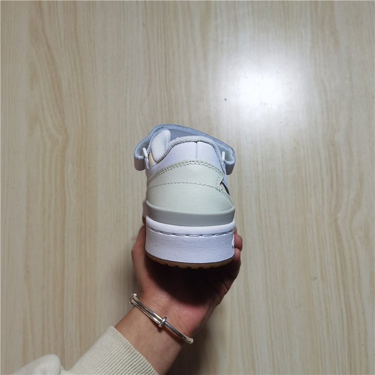 阿迪达斯  ADIDAS 三叶草 Forum女子低帮运动复古休闲板鞋 GX4523 - 图1